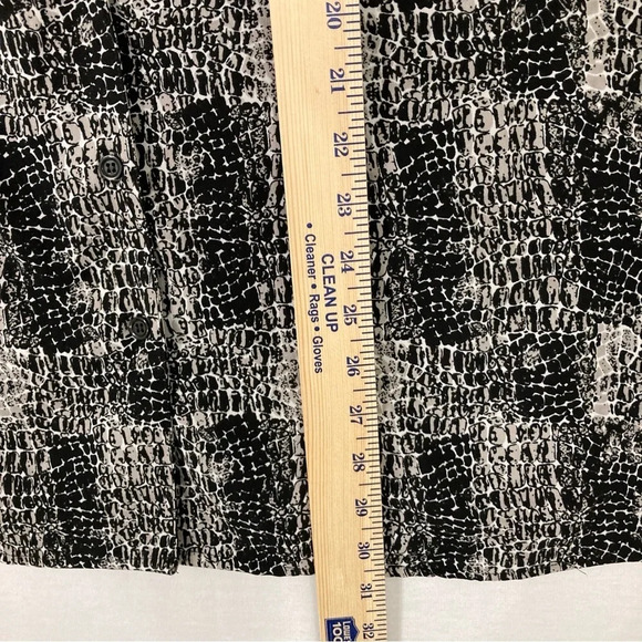 Maggie Barnes Black Gray Stretch Short Sleeve Rolled Tab Button Down 1X - Picture 5 of 8